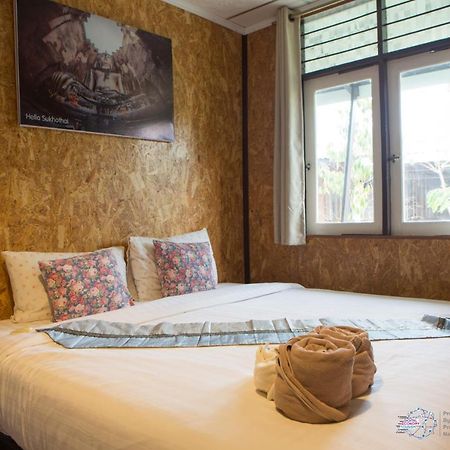 Aenguy Hostel Sukhothai Bagian luar foto