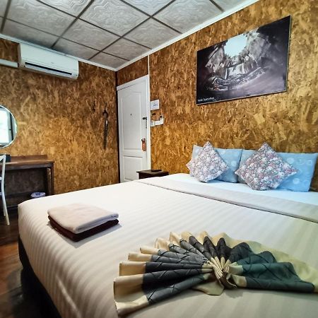 Aenguy Hostel Sukhothai Bagian luar foto