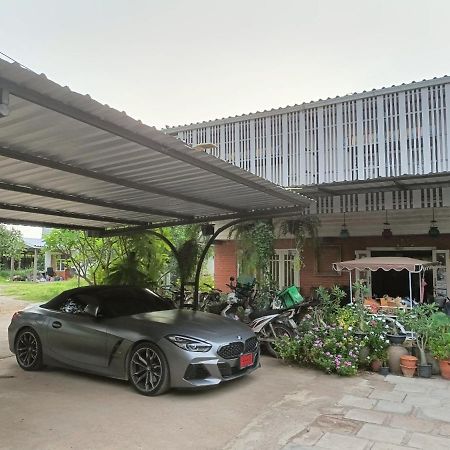 Aenguy Hostel Sukhothai Bagian luar foto