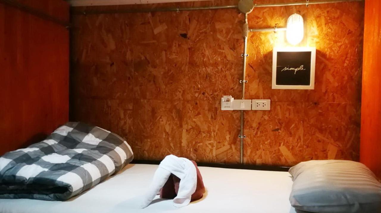 Aenguy Hostel Sukhothai Bagian luar foto
