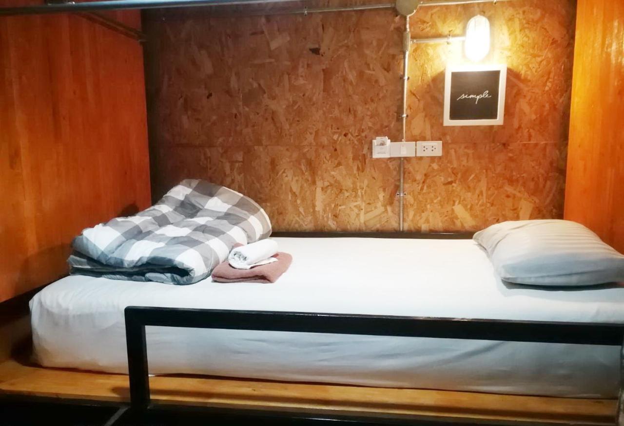 Aenguy Hostel Sukhothai Bagian luar foto