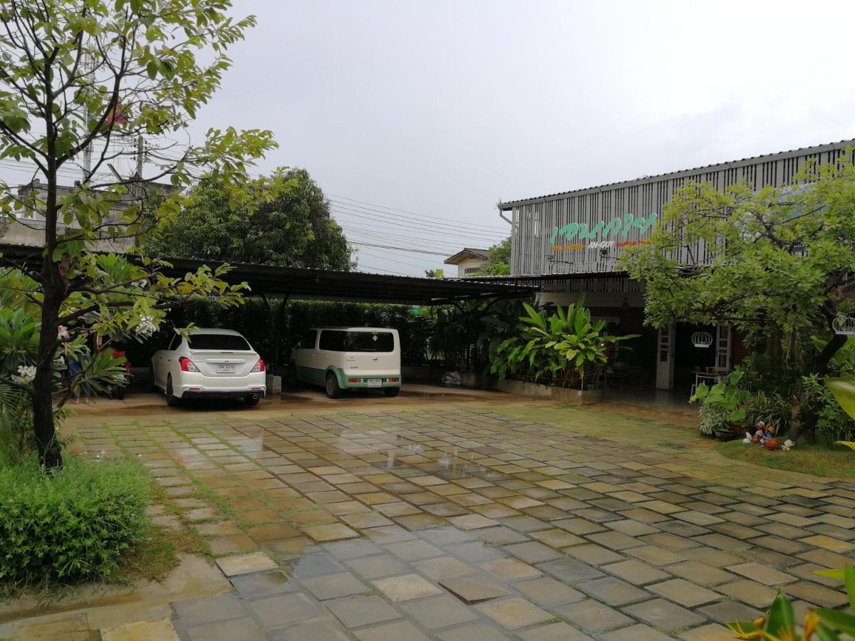 Aenguy Hostel Sukhothai Bagian luar foto