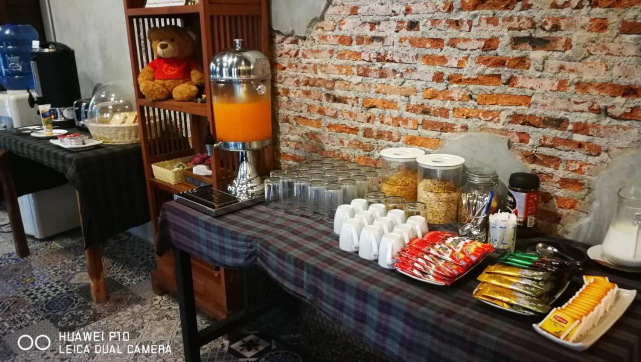Aenguy Hostel Sukhothai Bagian luar foto