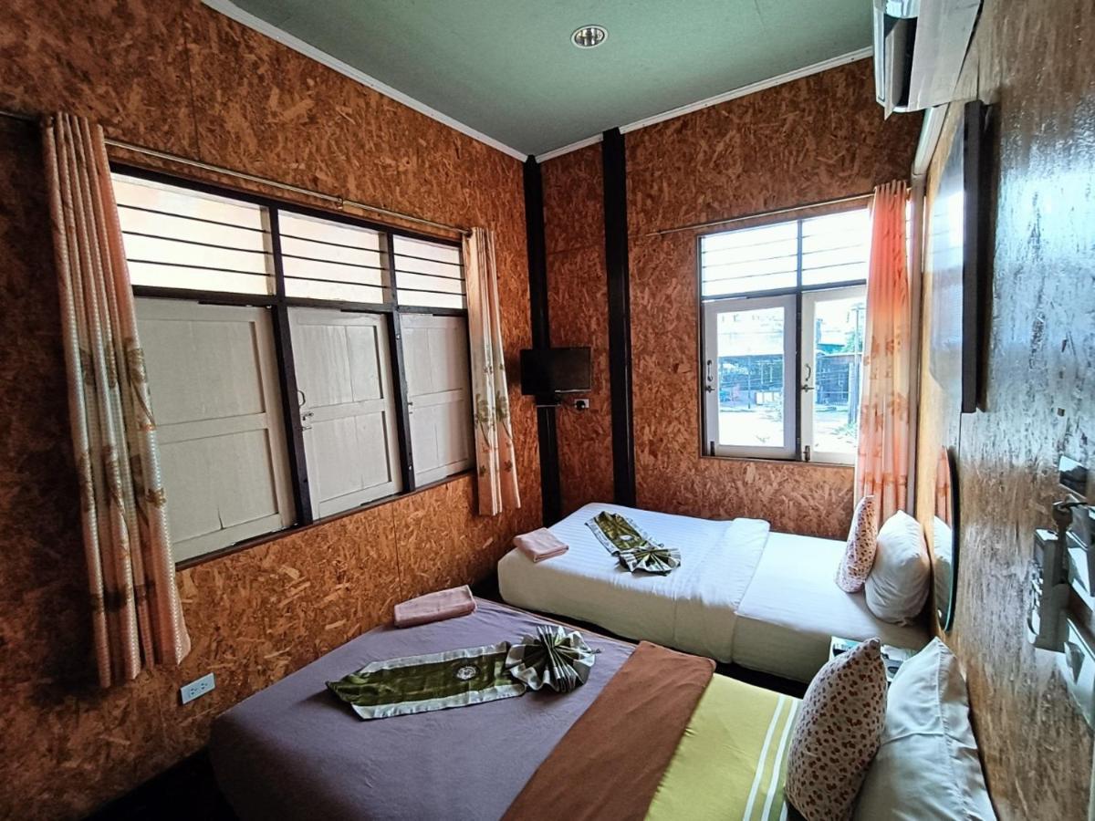 Aenguy Hostel Sukhothai Bagian luar foto