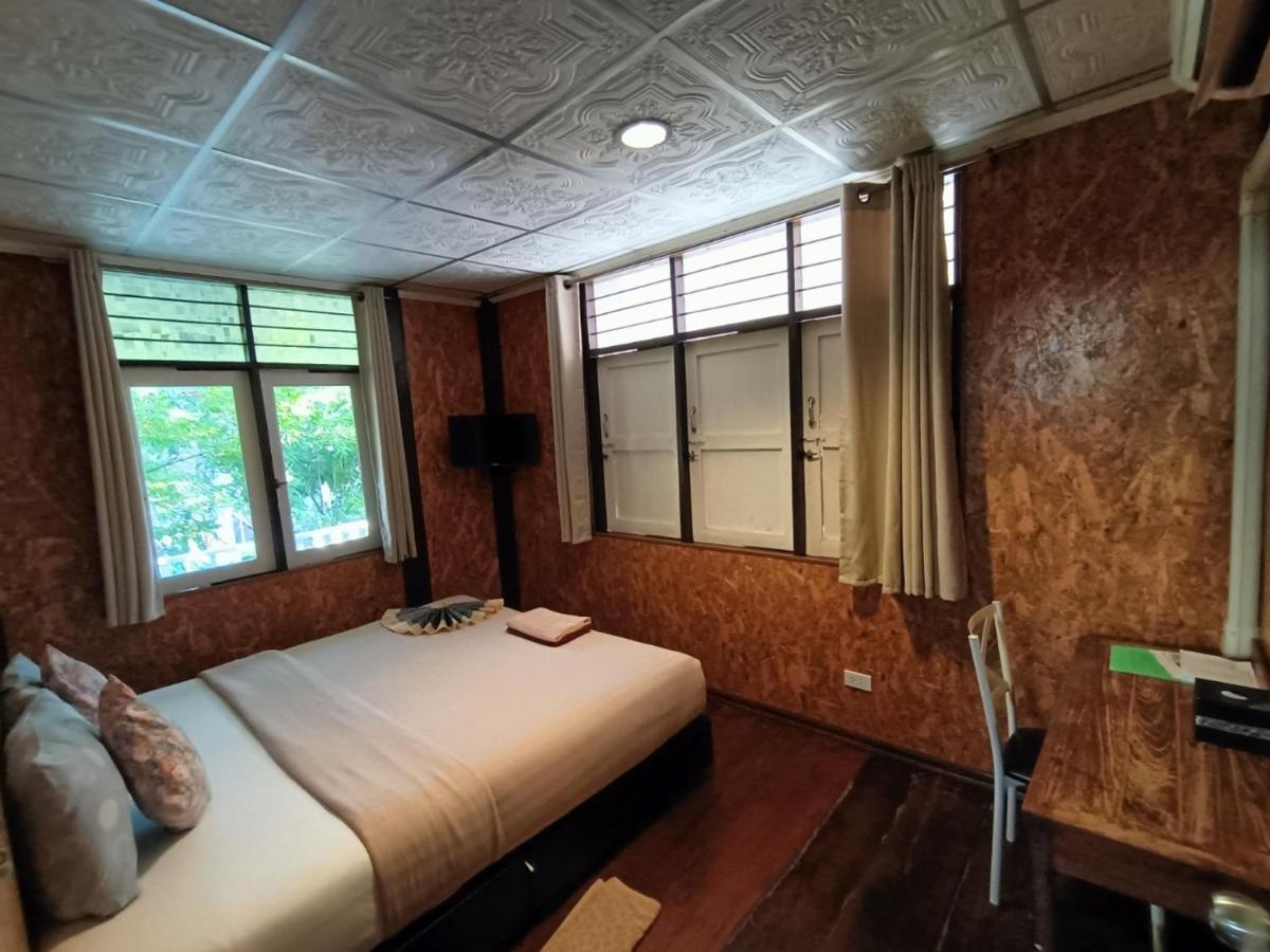 Aenguy Hostel Sukhothai Bagian luar foto