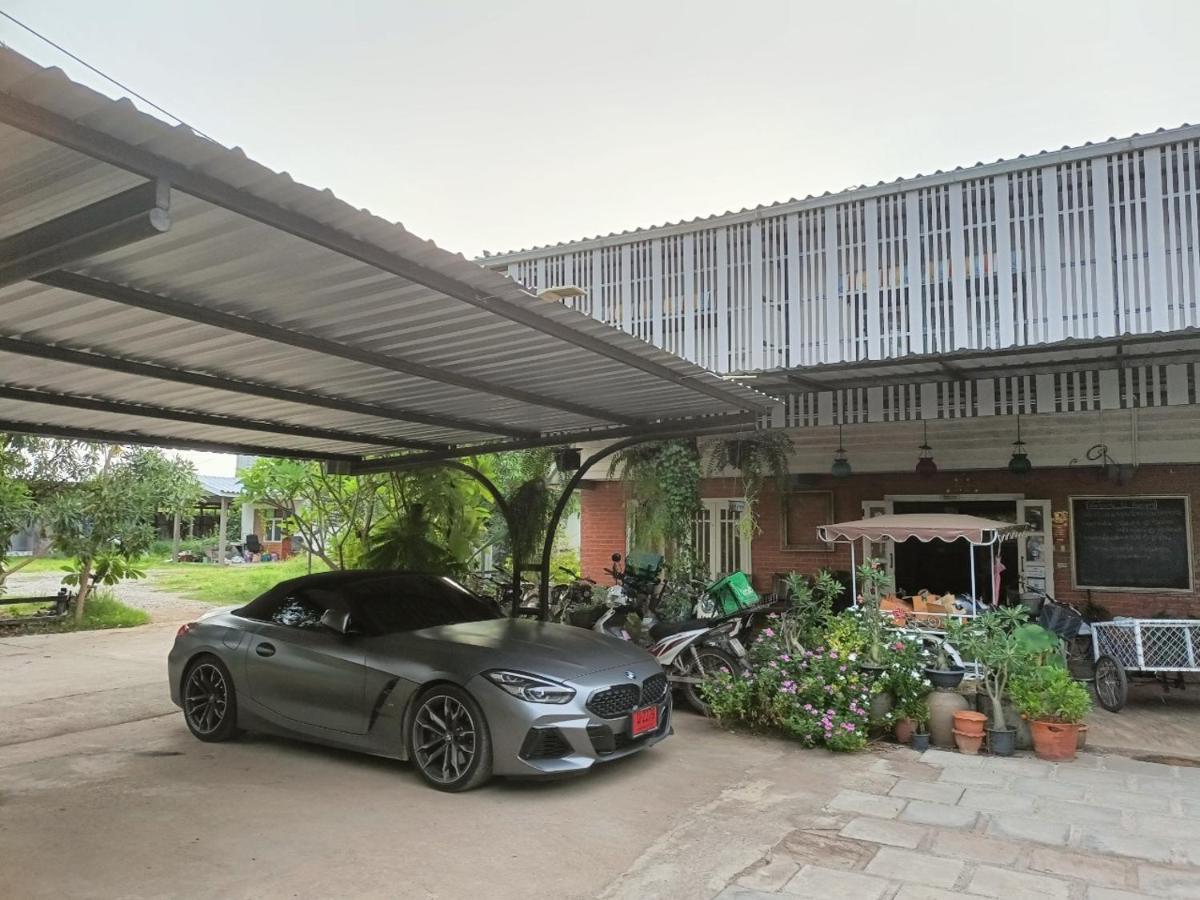Aenguy Hostel Sukhothai Bagian luar foto