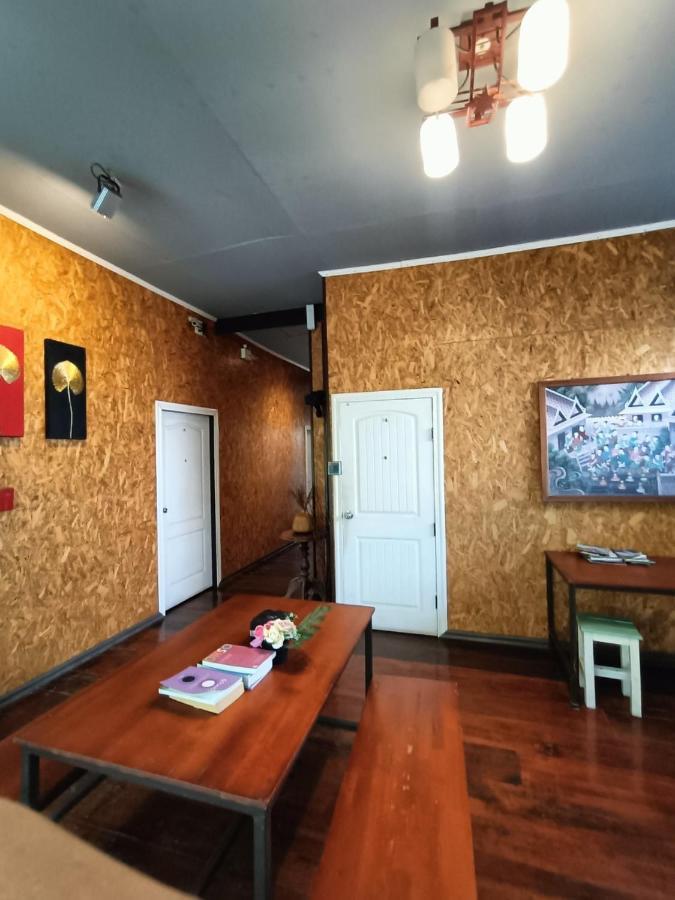 Aenguy Hostel Sukhothai Bagian luar foto